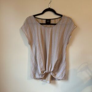 Cute yellow top - size medium